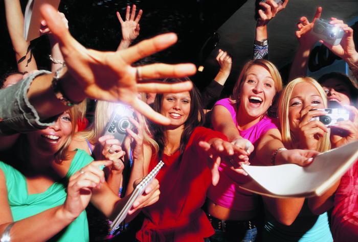 Female fans gong crazy for Justin Bieber