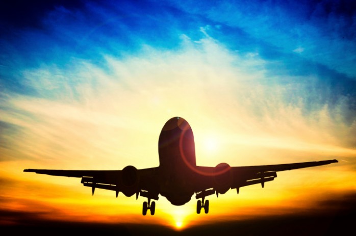commercial_airliner_taking_off_at_sunset