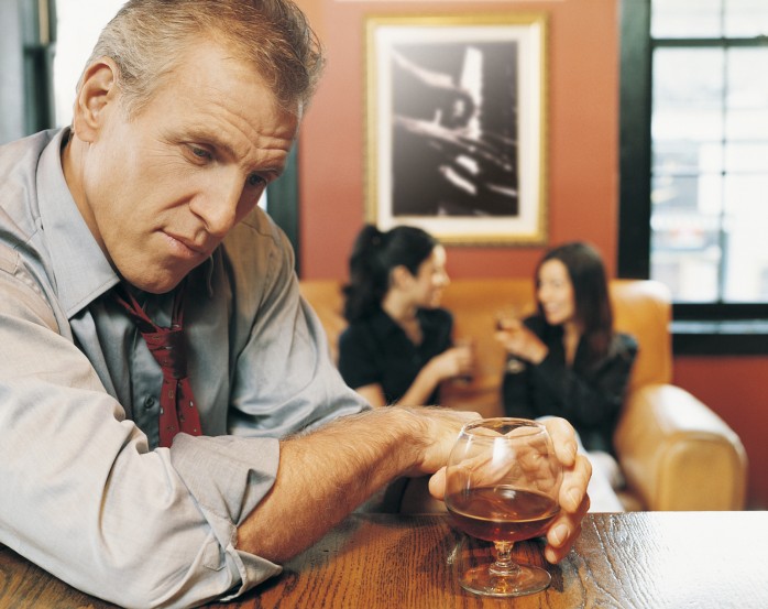 drunk_businessman_at_bar