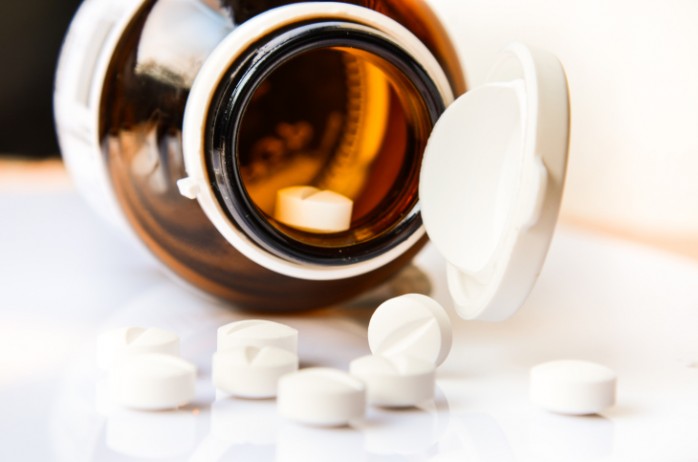 xanax_pills_and_empty_prescription_bottle